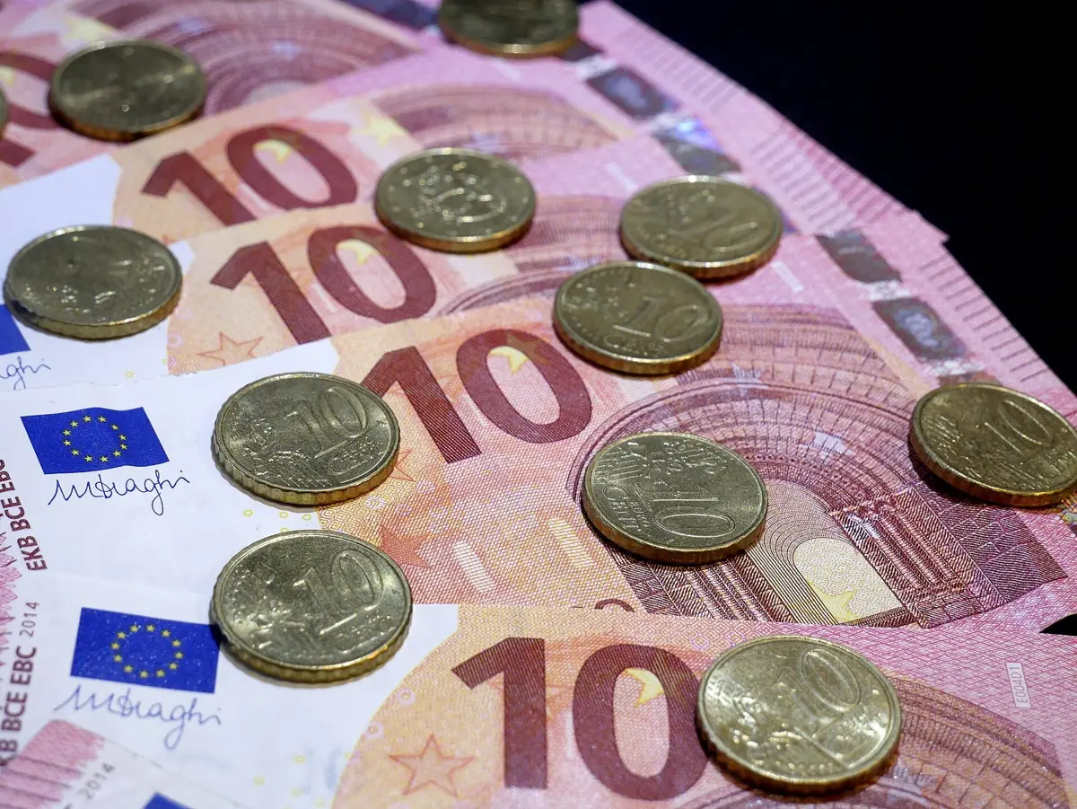 Billets de 10 euros et pièces